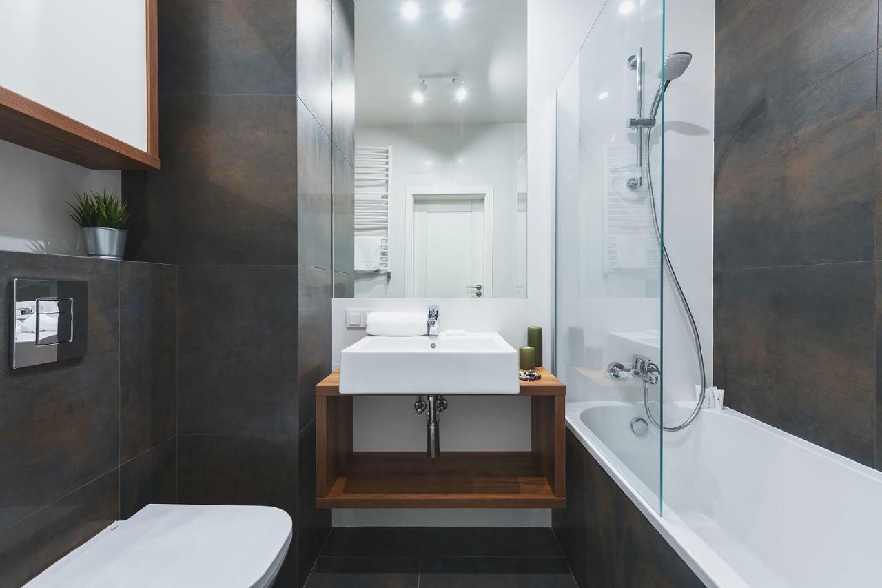Okecie Airport Studio Bakalarska 2 P&O Serviced Apartments Varşovia Exterior foto