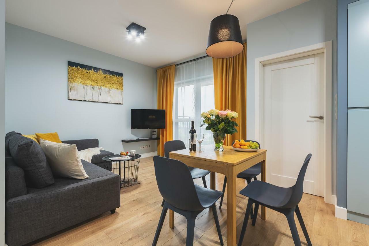Okecie Airport Studio Bakalarska 2 P&O Serviced Apartments Varşovia Exterior foto